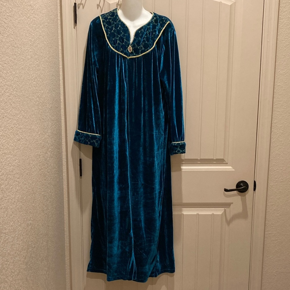 Elegant Teal Velvet Robe